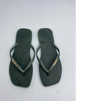 Black women's slippers