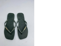 Black women's slippers Black women's slippers