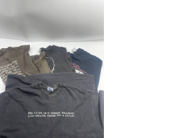 Set of 4 SECONDHAND t-shirts with print Set of 4 SECONDHAND t-shirts with print