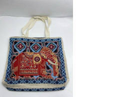 Elephant pattern shoulder bag 