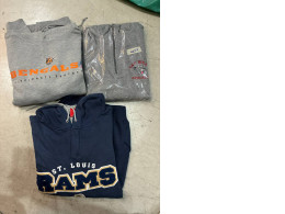 Set of 3 SECONDHAND hoodies with print
