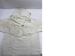 White long-sleeved hoodie 