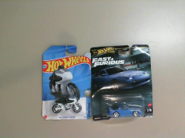 Set of 2 models, car and motorcycle Set of 2 models, car and motorcycle