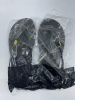 Black women's beach slippers