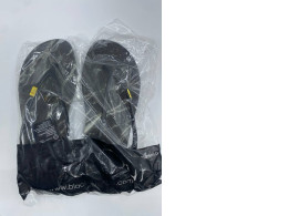 Black women's beach slippers