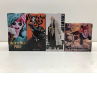 Set of 4 figures Set of 4 figures