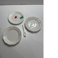 Set of 3 plates and spoon