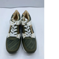 Men's secondhand sneakers