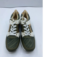Men's secondhand sneakers