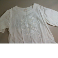White T-shirt with embroidery White T-shirt with embroidery