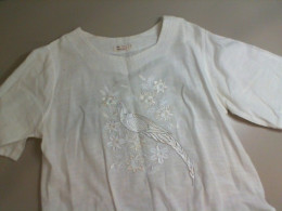 White T-shirt with embroidery