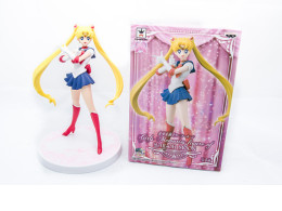 Japanese figure Sailor Moon with box Japanese figure Sailor Moon with box