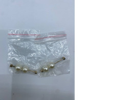 Set of 2 Women's beaded earrings