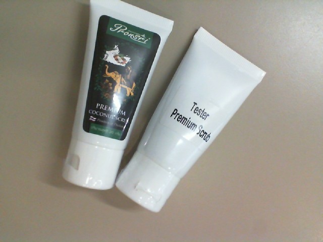 Set of 2 hand scrub coconut Set of 2 hand scrub coconut