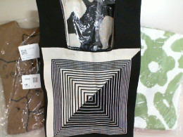 Set of 4 knitted small bags