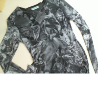 Long black dress with a pattern