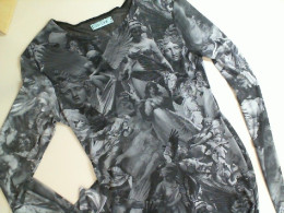 Long black dress with a pattern