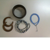 Set of 4 jewelry, 3 bracelets and 1 earring Set of 4 jewelry, 3 bracelets and 1 earring