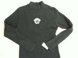 Black turtleneck with long sleeves