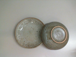 Set of 2 ceramic saucer and bowl Set of 2 ceramic saucer and bowl