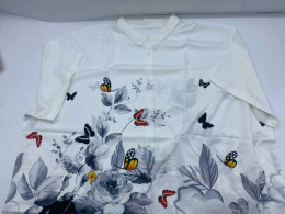 Men's Hawaiian shirt with butterfly pattern