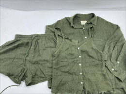 Set of 3 Women's dark green long-sleeved shirt and tank top shorts set
