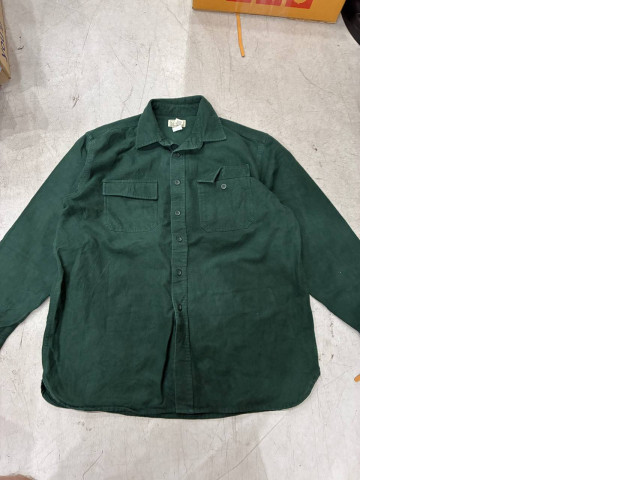 Black long-sleeved shirt Black long-sleeved shirt