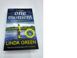 Book Quercus One Moment by Green, Linda Book Quercus One Moment by Green, Linda