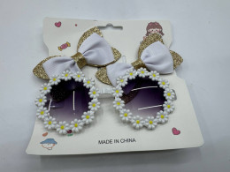 Set of 3 Children's hair clips and glasses