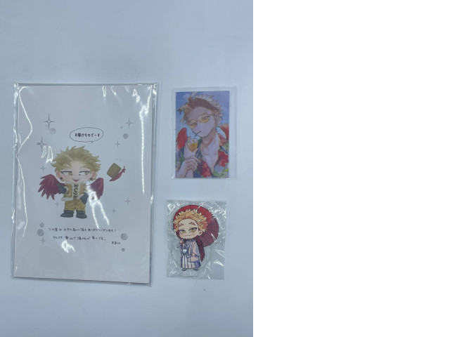 My hero academia gift set, of 1 book, 1 acrilyc stand, 1 card My hero academia gift set, of 1 book, 1 acrilyc stand, 1 card