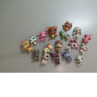 Set of 18 animal figures Set of 18 animal figures