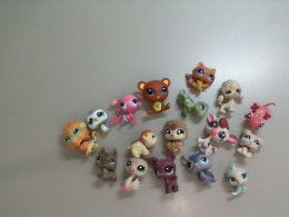 Set of 18 animal figures Set of 18 animal figures