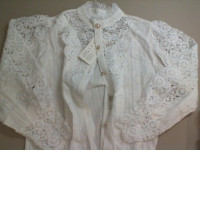 White shirt with lace