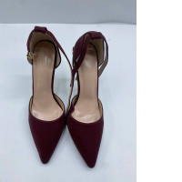 Dark brown hilled shoes