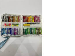 SET OF CRAYONS