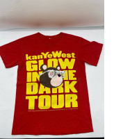 Red short-sleeved round neck t-shirt