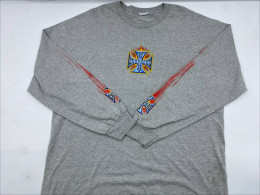 Gray long sleeve round neck t-shirt