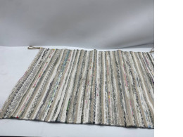 Multicolored footmat