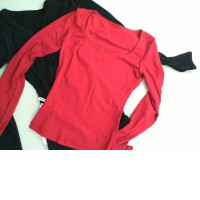 Set of 2 women's sweaters black and red with long sleeves Set of 2 women's sweaters black and red with long sleeves