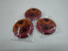 Set of 3 pins Set of 3 pins