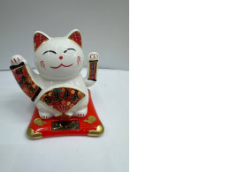 Japanese beckoning cat