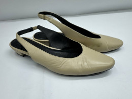 Women's cream-colored toilet slippers