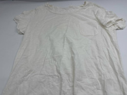 White short-sleeved round neck dress White short-sleeved round neck dress