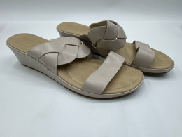 Bata Comfit, health and wellness shoes with 2-inch heels for women Bata Comfit, health and wellness shoes with 2-inch heels for women