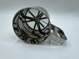Handheld flour sieve made of stainless steel Handheld flour sieve made of stainless steel