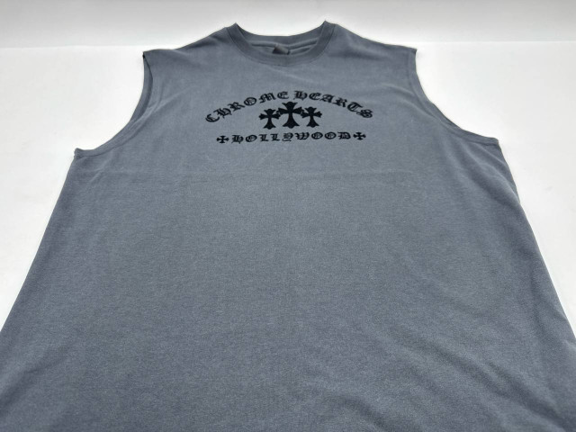 Gray sleeveless shirt Gray sleeveless shirt