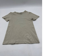 Cream-colored workout shirt Cream-colored workout shirt