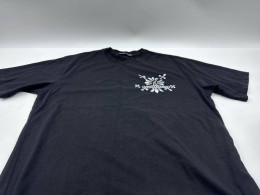 Black round neck shirt