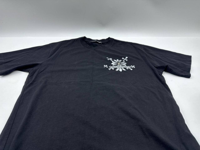 Black round neck shirt Black round neck shirt