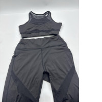 Women's black workout clothes